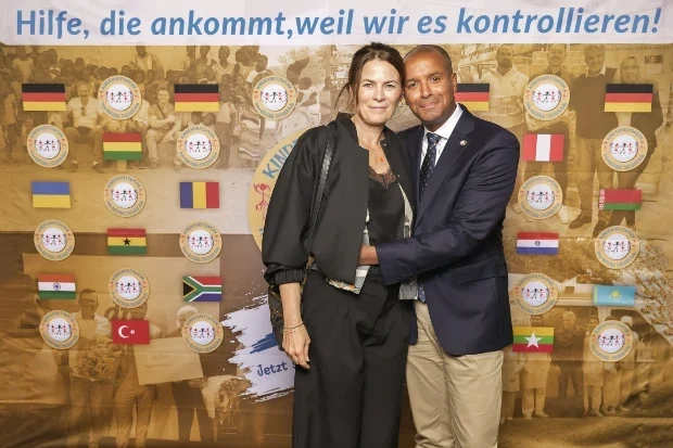 23 julia akuffo weiss   prinz frederic akuffo  ich beirat 